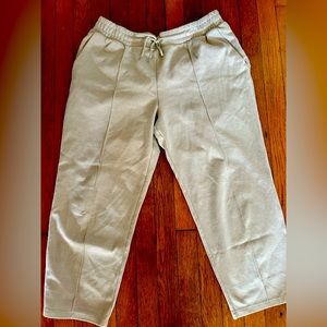 A New Day cropped sweatpants size Large